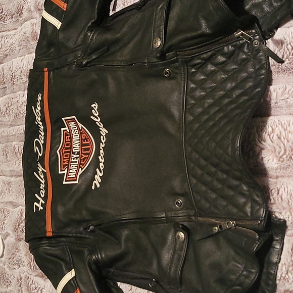 Like new. Worn once. Genuine Harley Davidson all leather jacket. - Picture 4 of 4